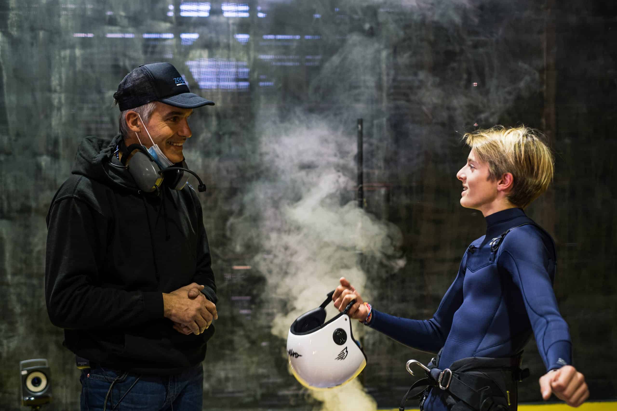 Projet Zephir Marc Amerigo et le jeune Pierre Schmitz discutent de leur dernier essai dans la fumée