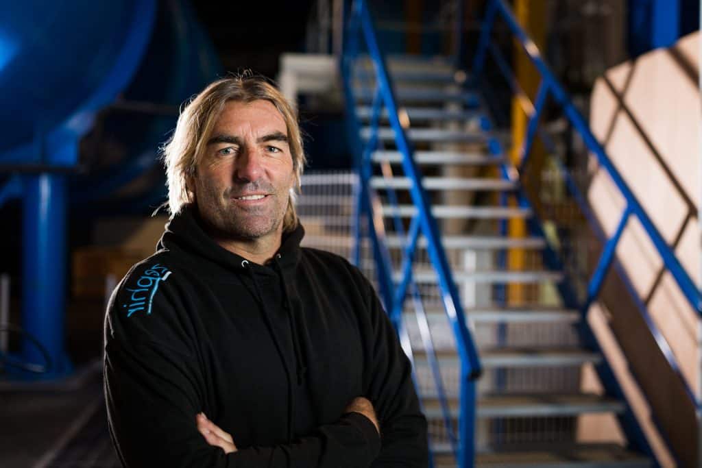 Portrait d'Antoine Albeau dans la soufflerie de Magny-Cours